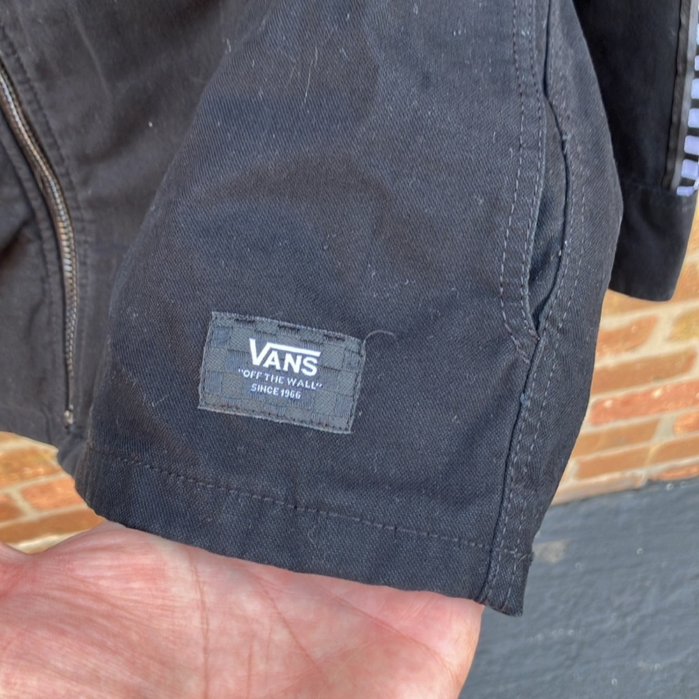 Vans - Picture 6 of 16